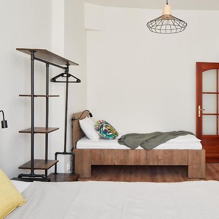 Prague Days - Spacious 3Bdr Apartment - Trendy Neighbourhood Bagian luar foto