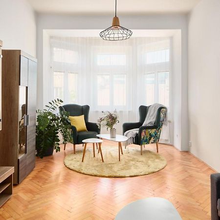 Prague Days - Spacious 3Bdr Apartment - Trendy Neighbourhood Bagian luar foto