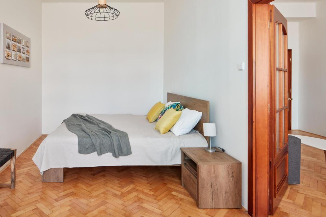 Prague Days - Spacious 3Bdr Apartment - Trendy Neighbourhood Bagian luar foto