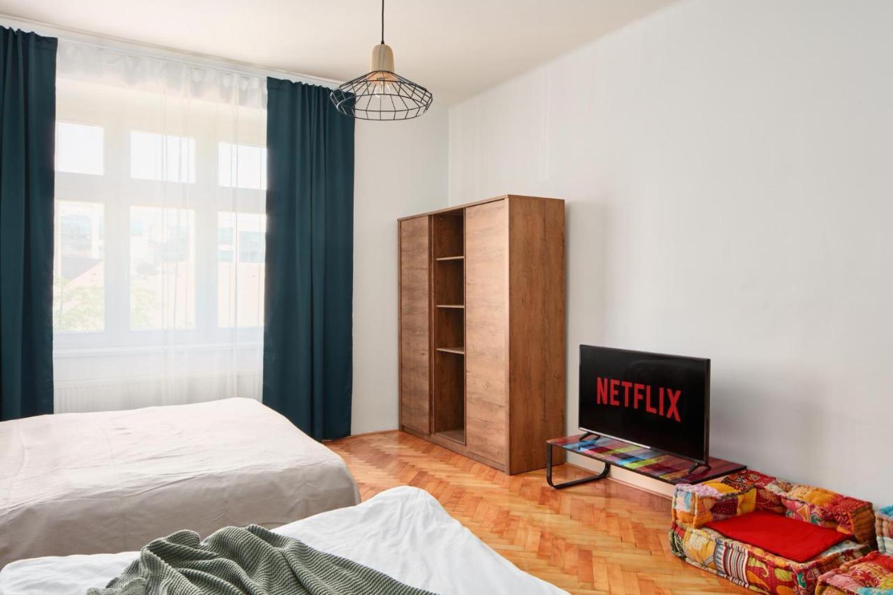 Prague Days - Spacious 3Bdr Apartment - Trendy Neighbourhood Bagian luar foto