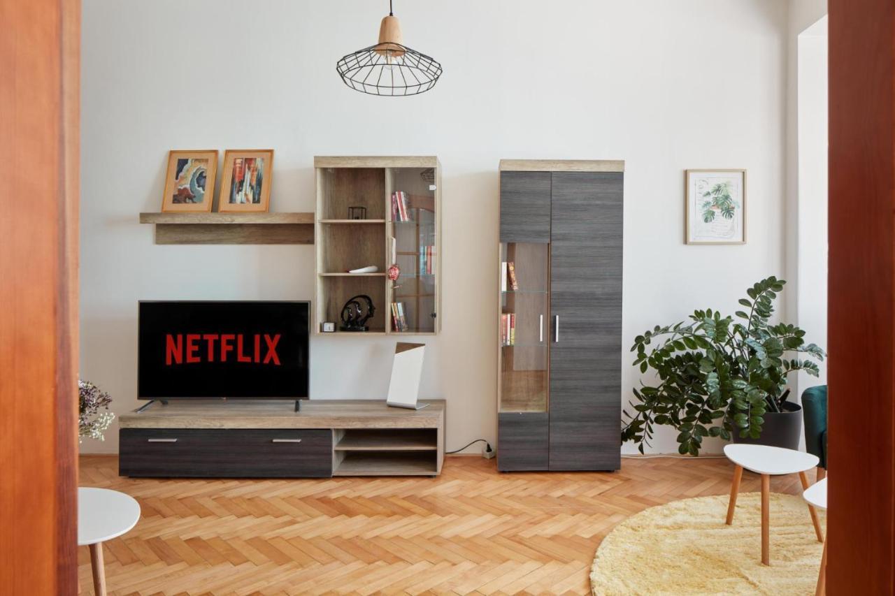 Prague Days - Spacious 3Bdr Apartment - Trendy Neighbourhood Bagian luar foto