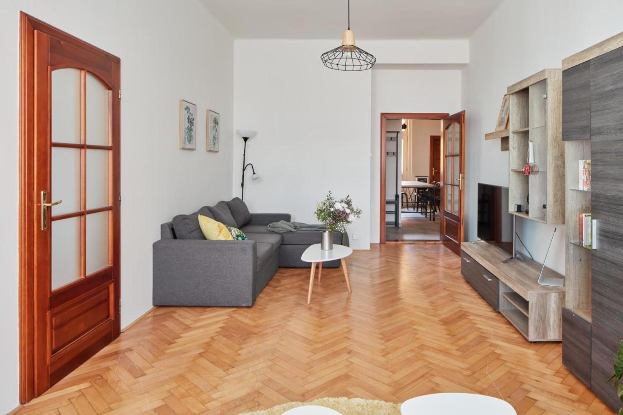 Prague Days - Spacious 3Bdr Apartment - Trendy Neighbourhood Bagian luar foto