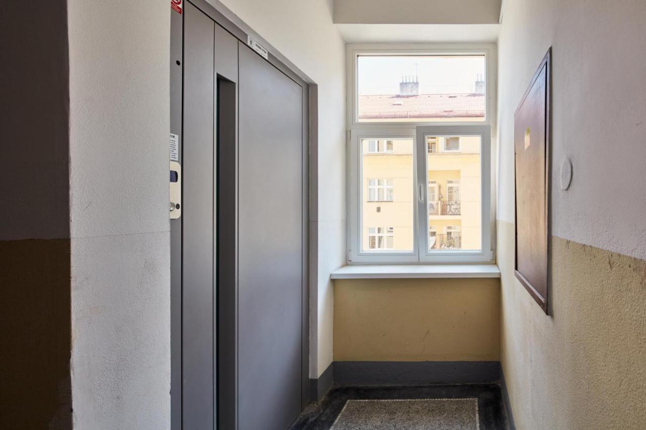 Prague Days - Spacious 3Bdr Apartment - Trendy Neighbourhood Bagian luar foto